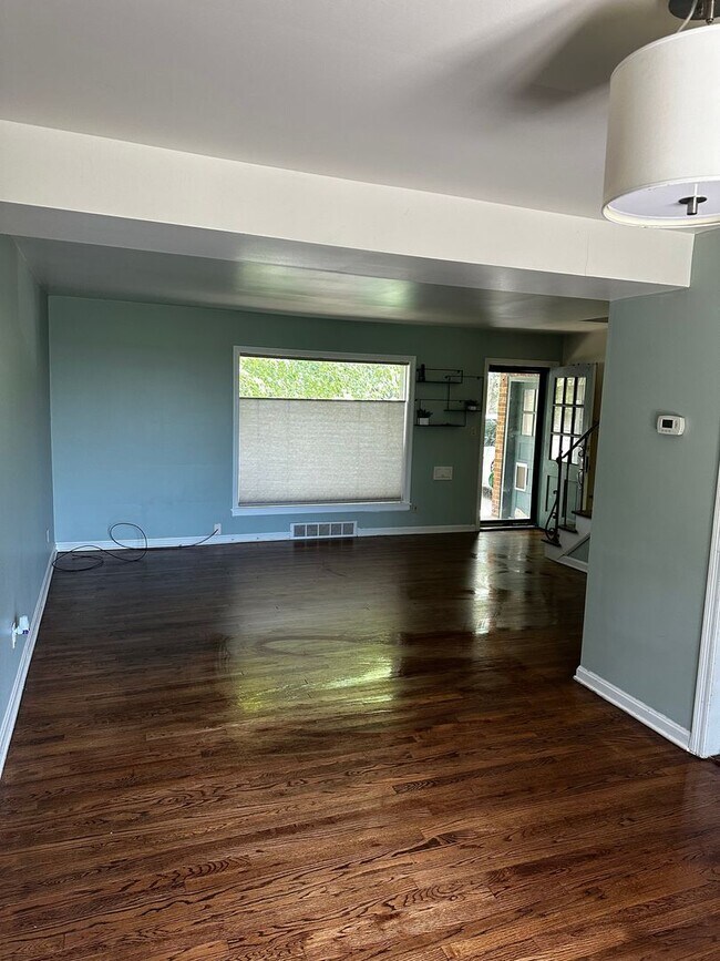 Building Photo - Close to Cleveland Clinic