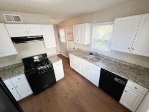 Building Photo - 9512-9514 Charlotte St