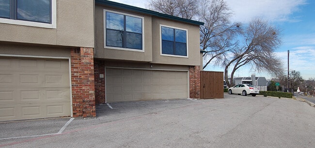 Building Photo - 6723 Eastridge Dr