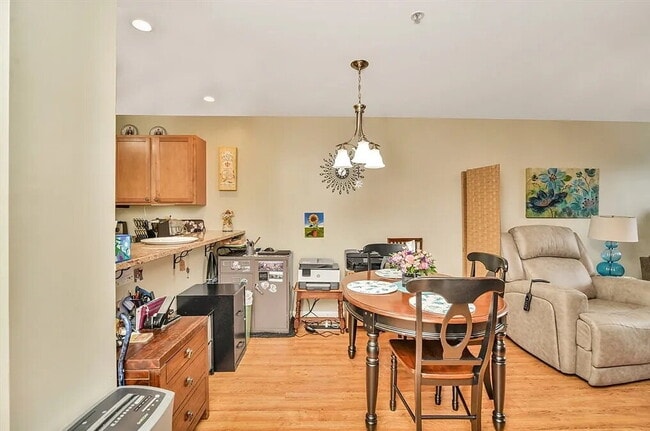 Building Photo - Sophisticated Space Designed for Comfort