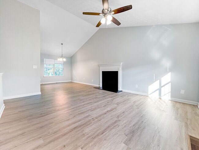 Building Photo - 30 Oak Grove Ln NW