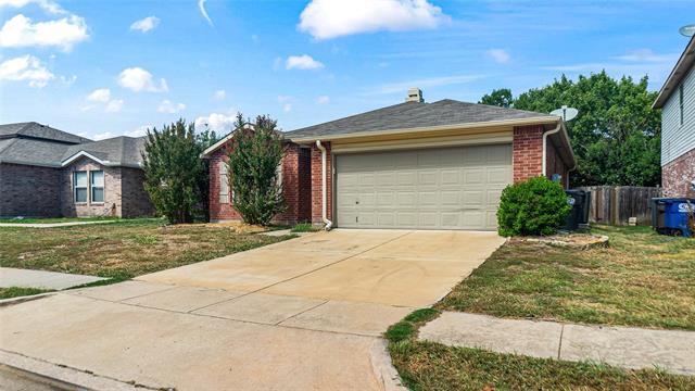 Building Photo - 2225 Maple Dr