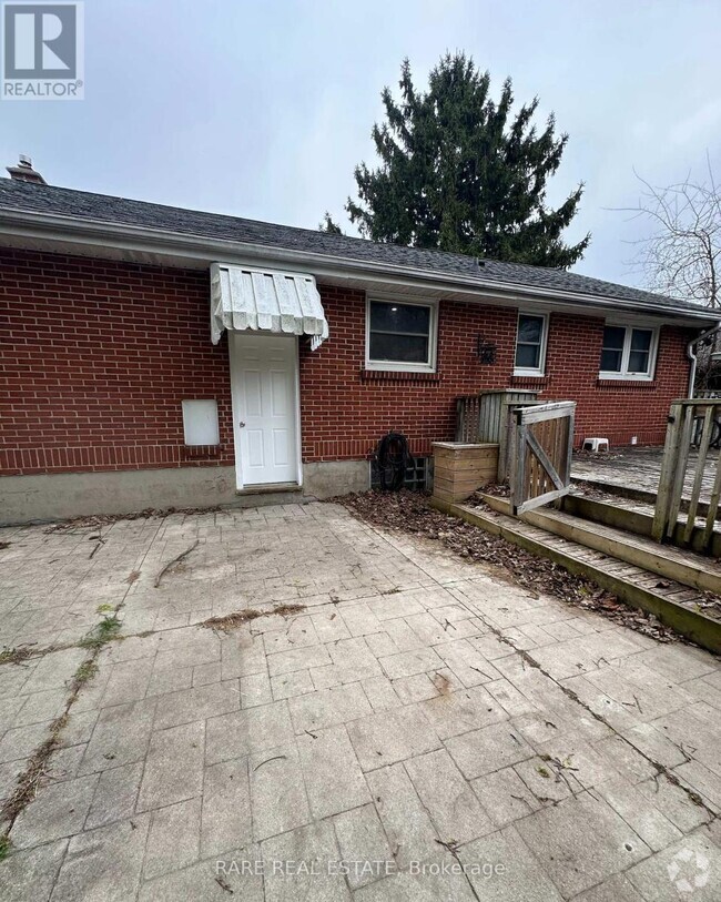 Building Photo - 61 Wistow St