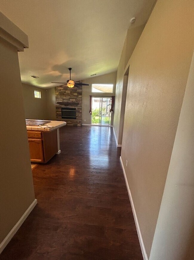 Foto del edificio - Beautiful 3 Bedroom 2 Bathroom in Farmersville!!
