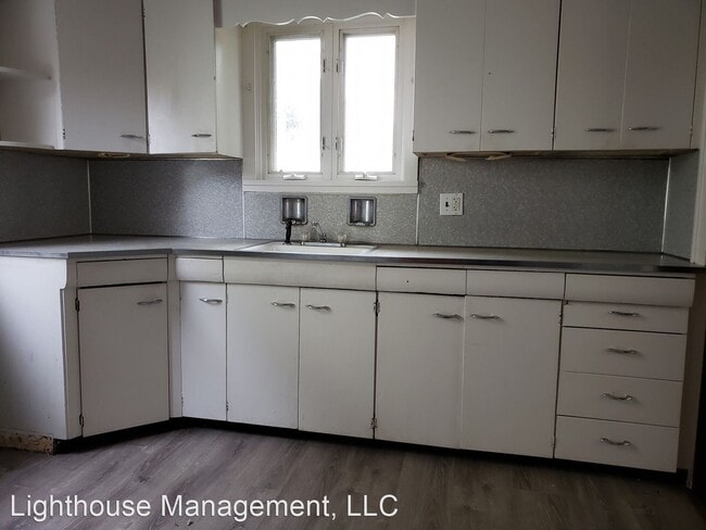 Building Photo - 3 br, 1 bath House - 179 Rockview Terr.