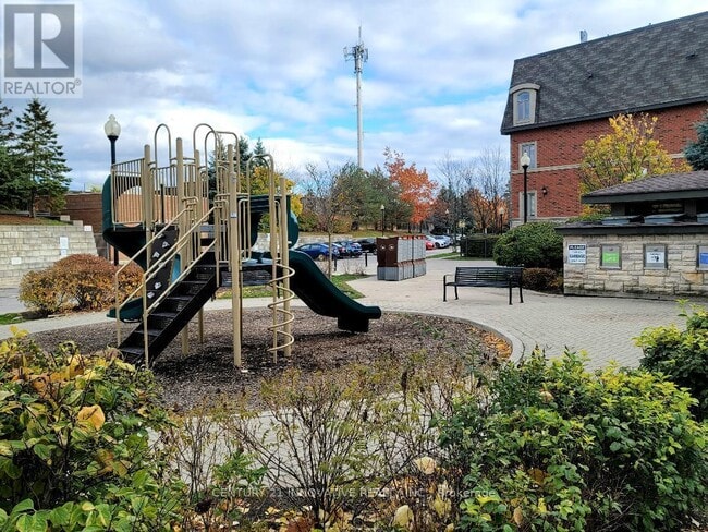 Building Photo - 320 John St.