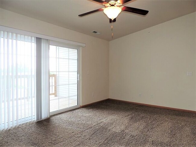 Building Photo - $1,050 | 2 Bedroom, 2 Bathroom Condo | No ...