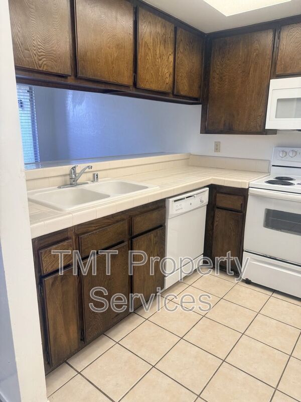Building Photo - 413 E Rice Ranch Rd