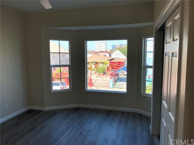 Building Photo - 1243 S Kenmore Ave