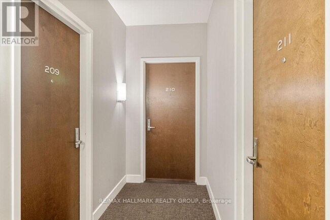 Building Photo - 330-330 Titan Private