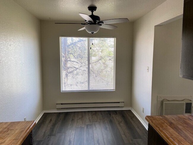 Building Photo - 3903 Clear Acre Lane Unit #14