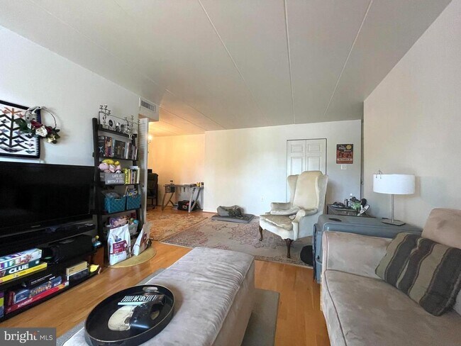 Foto del edificio - 132 Roberts Ln