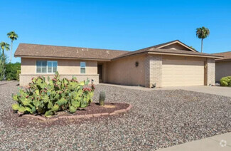 Low maintenance yard - 1032 Leisure World