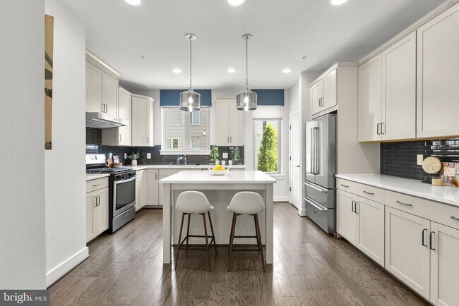 Foto del edificio - 820 Thompson Cres