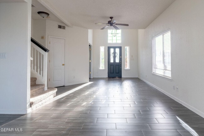 Foto del edificio - 7037 Luz De Espejo Dr