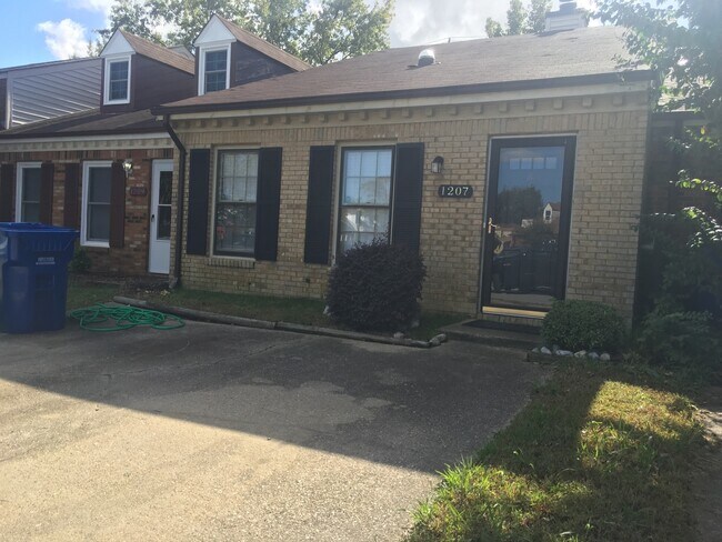 Foto del edificio - 1207 Haig Cir