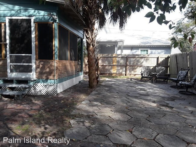 Building Photo - 836 24th Ave N