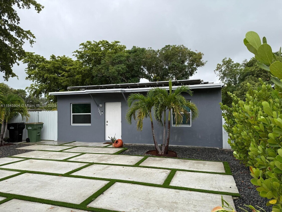 Foto principal - 1295 NW 122nd St