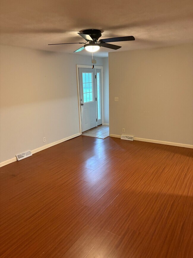 Foto del edificio - 357 E Spruce St