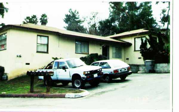 Building Photo - 336-340 Lado de Loma