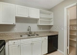 Building Photo - 484 Banyon Tree Cir