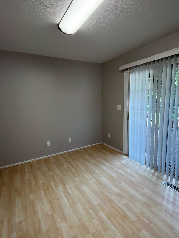 Building Photo - 1925 Manor Ct