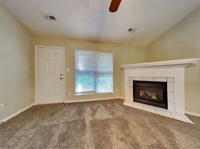 Building Photo - 2613 Fairstone Ave