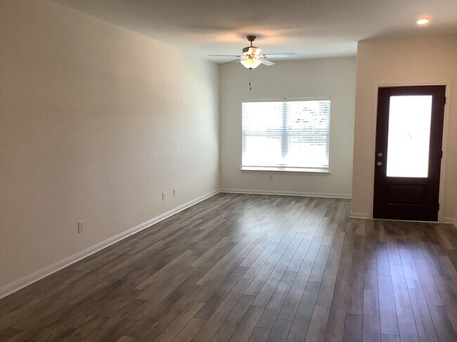 Foto del edificio - 1036 Violet Lane