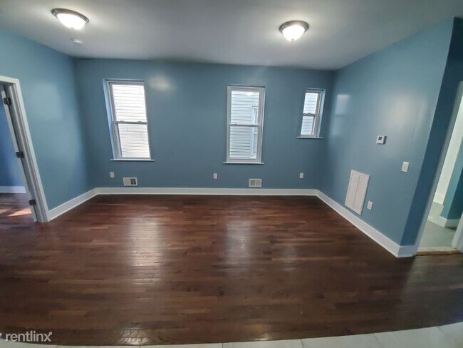 Foto del edificio - 156 Randolph Ave