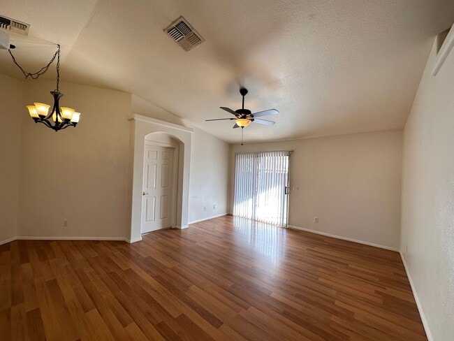 Foto del edificio - Great 3 Bedroom, 2 Bath Home Centrally located in Kingman!