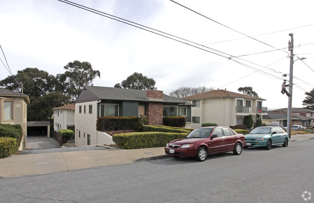 Primary Photo - 122 Seeno St