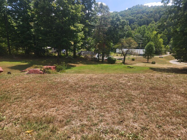 Foto del edificio - 124 Maynor Ln