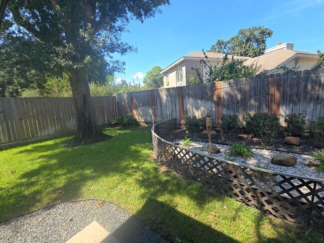 Foto del edificio - 17518 Masonridge Dr