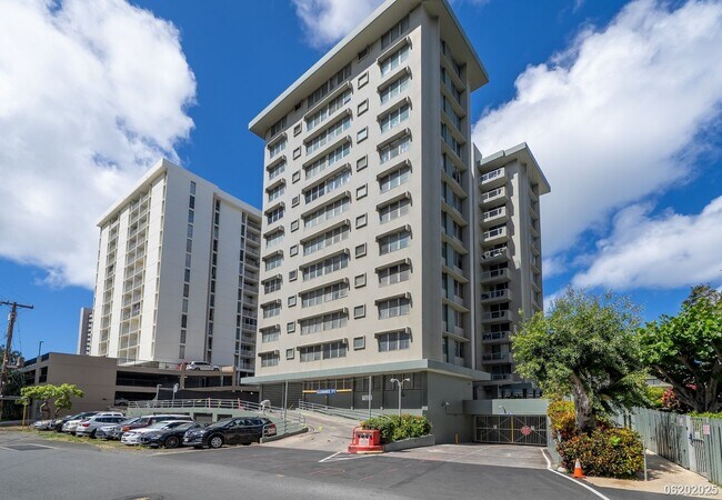 Foto del edificio - $2400 / 2 BD, 1 BA, 1 parking Condo in Hon...
