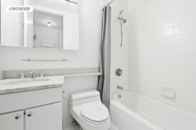 Foto del edificio - 393 W 49th St