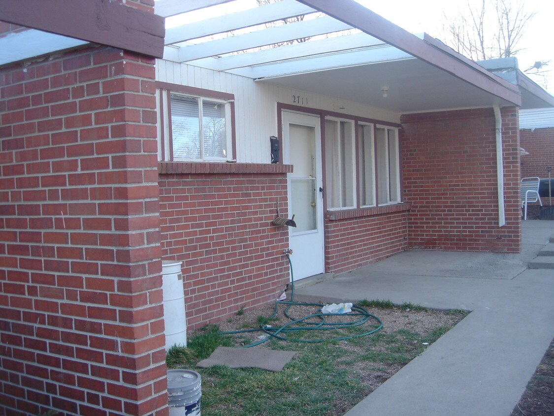 Foto del edificio - 2707-2713 Sheridan Blvd