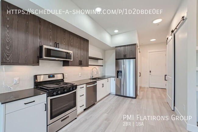 Building Photo - Chic Modern Chaffee Park Condo