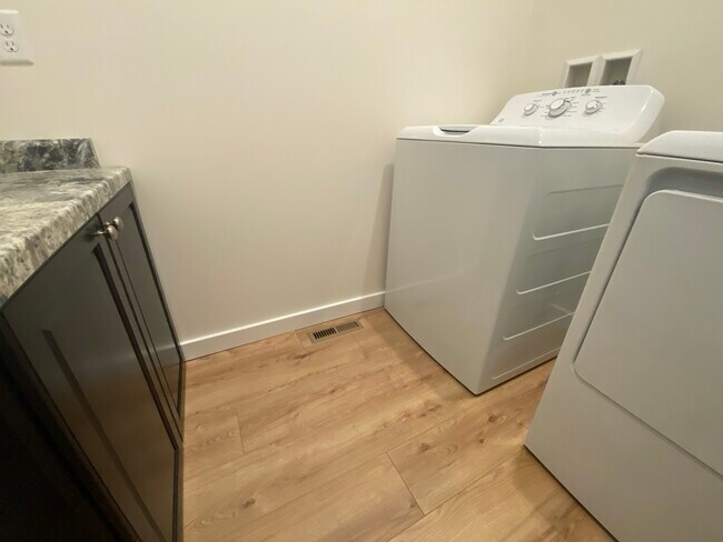 Lavandería - 214 S Minnesota Ave