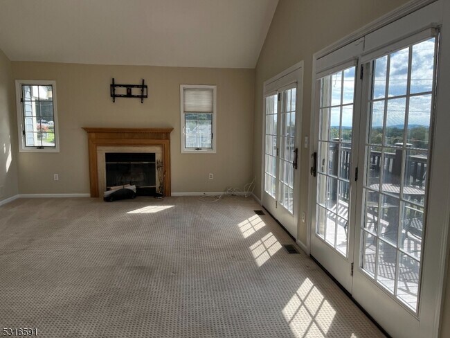 Building Photo - 155 Surrey Ct