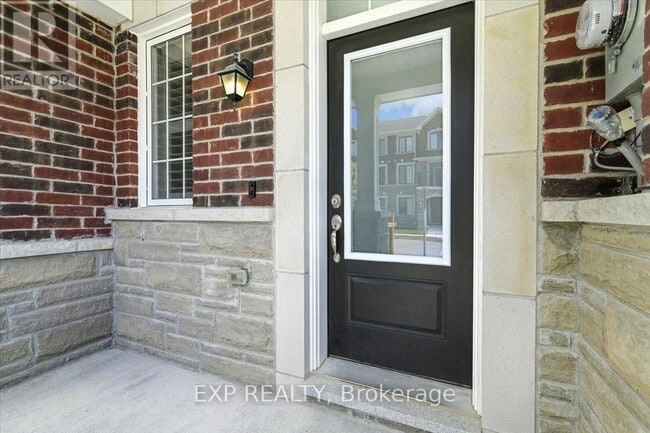 Building Photo - 3303 Thunderbird Prom