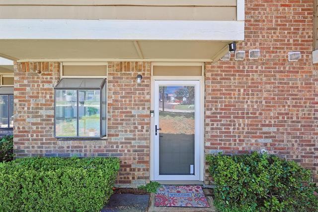 Building Photo - 2115 Park Willow Ln