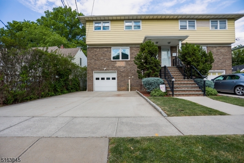 Primary Photo - 210 Walnut St