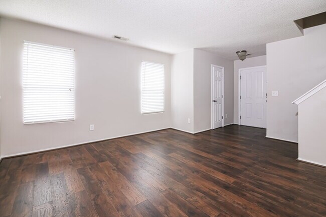 Foto del edificio - 3032 Van Dorn Rd