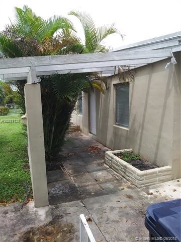 Foto del edificio - 1819 NE 182nd St