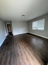 Building Photo - 518 SW 20th Ave