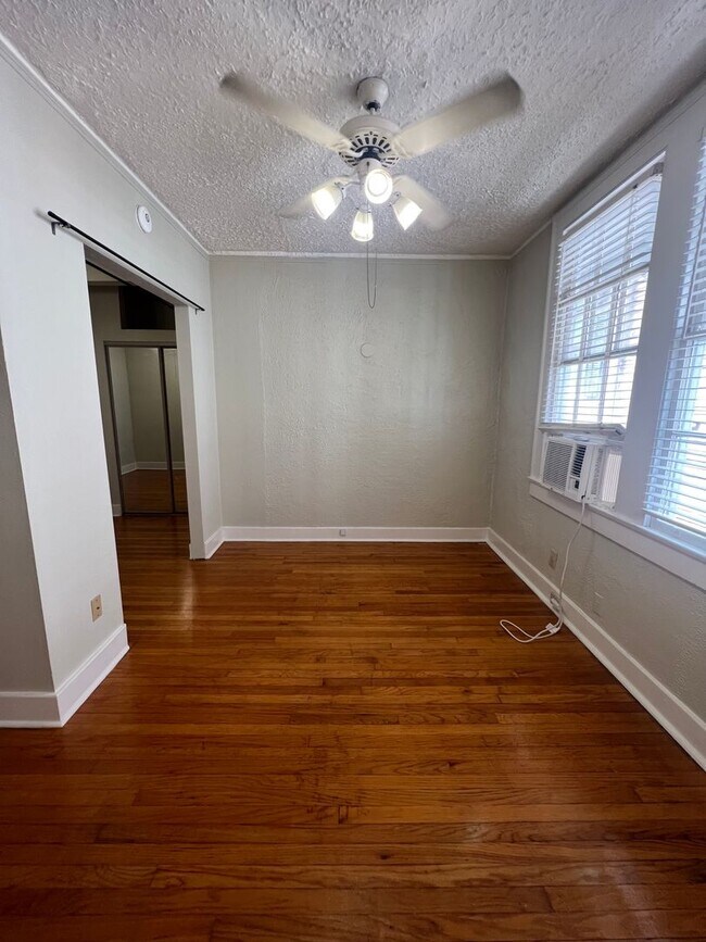 Foto del edificio - 1BD/1BA Uptown, ON Napoleon Ave.