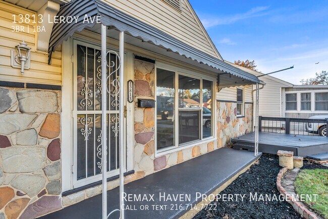 Foto del edificio - 13813 Leroy Ave
