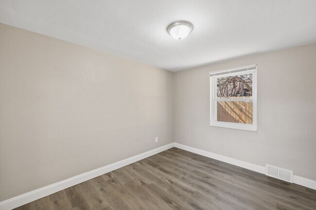 Building Photo - 433-435-435 Idlewood Rd