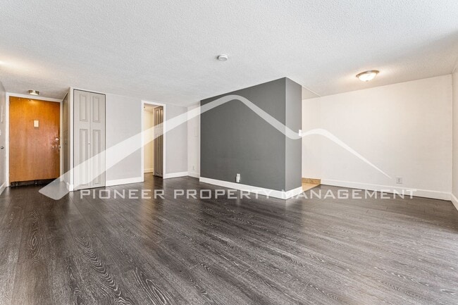 Photo - Stylish Studio with Large Patio and AC! Apartment