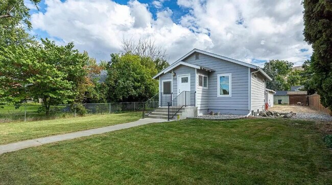 Building Photo - 1119 Prosser Ave